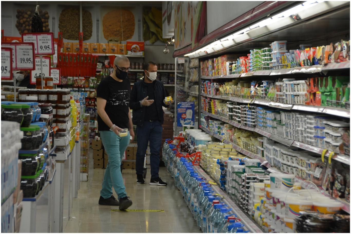 Batman’da, market ve pazarlarda zorunlu hale getirilen maske takma uygulamasına geçildi